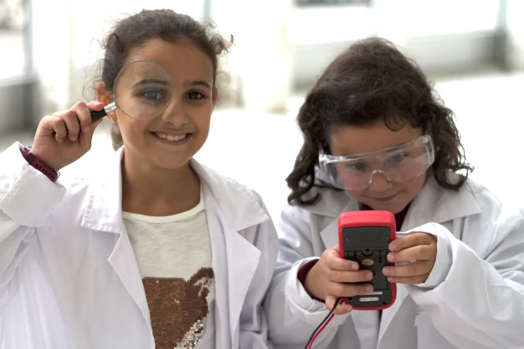 Conectemos el mundo educativo con el mundo empresarial